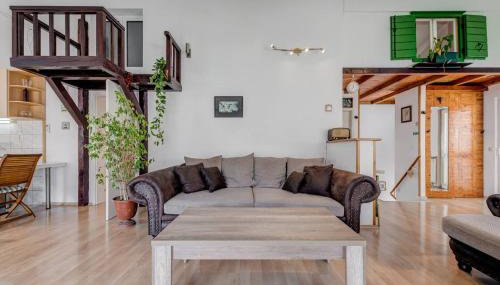 Spacious Rustic 2BR with Terrace & Parking - Foto 2