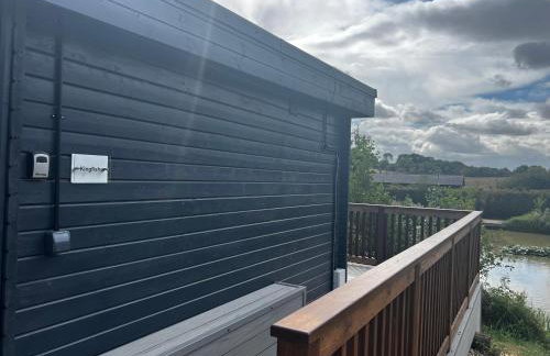 Beautiful Open Plan Lakeside Lodge, Shearsby - Photo 51