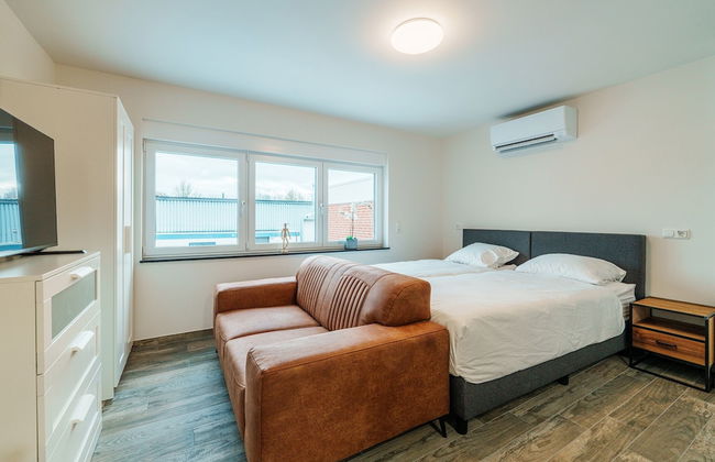 Cosy Apartment Near Center - Photo 9