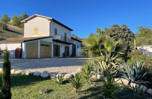 Hillside Escape with Pool - Foto 30