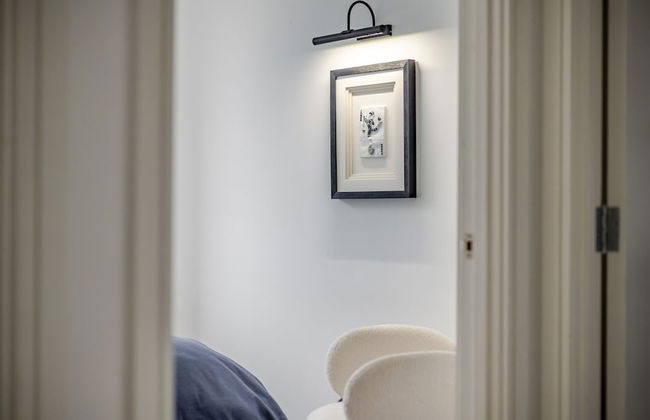 Luxurious 2 Bedroom Apartment With Free Parking - Photo 10