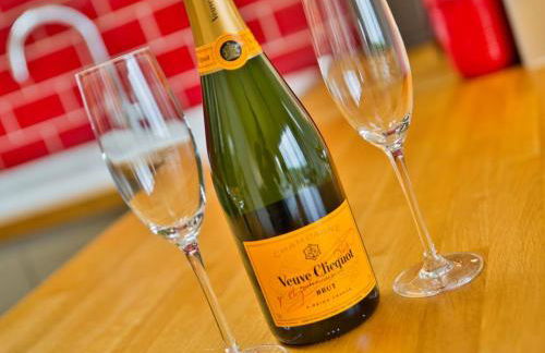 Beautiful Seaside Holiday Home - Photo 31