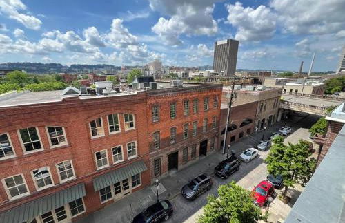 Mercantile industrial loft! - Photo 11