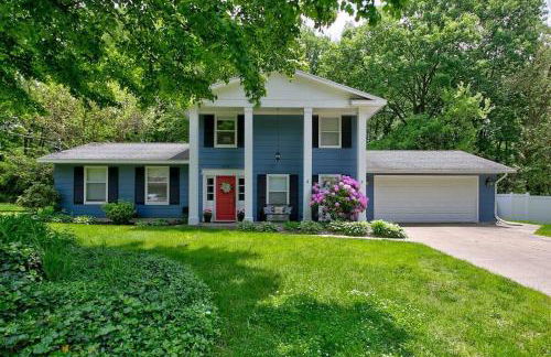 Colonial Cottage with Hot Tub & Sauna-Family Friendly - Photo 1