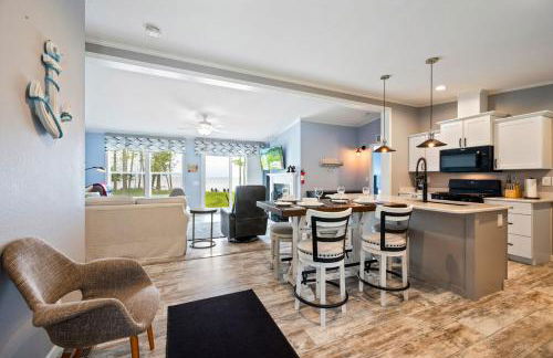 Bayfront Escape Hot Tub, Kayaks Dogs Welcome - Photo 24