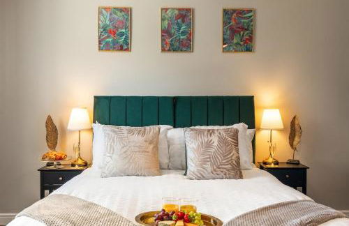 Stylish 5-Bedroom House, Accommodates 10, Fast Wi-Fi & Private Garden - Foto 38