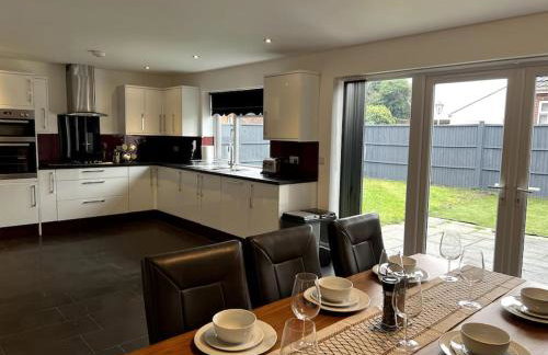 Large 5 Bedroom House Sleeps 10 Ideal for Contractors - Foto 31