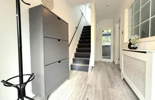 Serene 3-Bedroom Family Rochdale Home with Garden - Foto 38