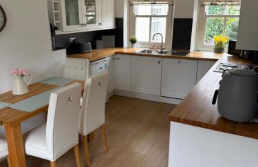 West Cottage, Free Breakfast supplied with free range eggs With log burner - Foto 10