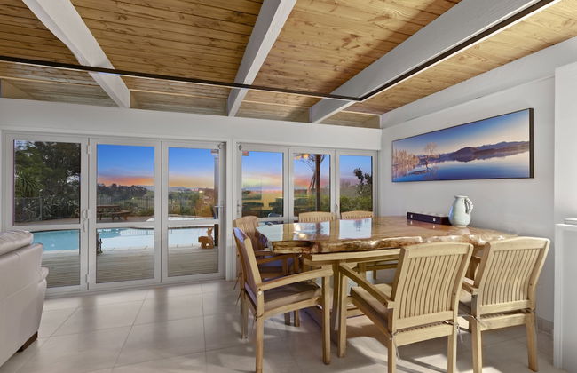 Hilltop Country Retreat with Seaviews - Foto 13