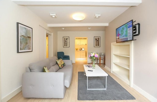 St. Stephen's Green Apartments - Photo 21