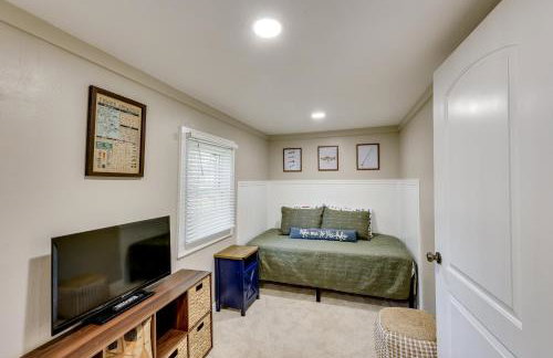 On-Site Creek and Spacious Yard Family Gem in Royal - Foto 22