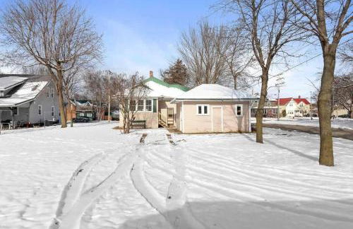 Downtown Gillett Bungalow, Fireplace, 3B, Historic - Foto 49