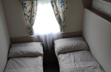 Lovely Static 6 Bed Caravan at Billing Aquadrome - Photo 12