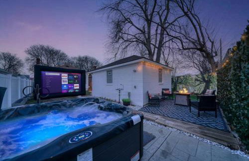 Beautiful Modern home with all year use HOT TUB, Pool table, Game room, & Propane fire pit!! - Foto 2