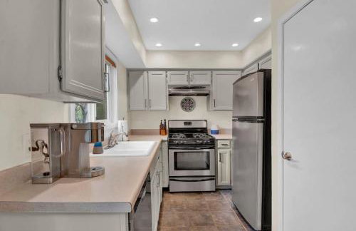 2BR 2BA Cozy Bungalow with Backyard in Montclaire - Zilker Area - Foto 4