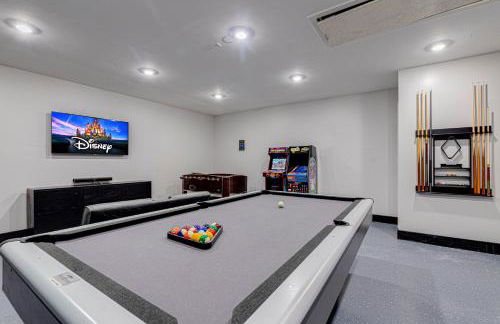 Beautiful home, centrally located to Parks with Pool - Foto 35