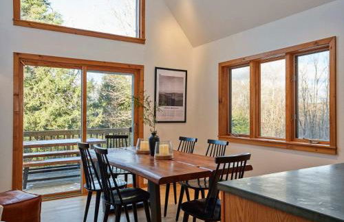 Private Chalet with Fire Pit Deck and Large Yard - Foto 8