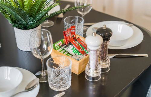 Centrally Located 4BR House By Hyped Properties Short Term Rental Agency With Free Parking Wolverhampton - Foto 31