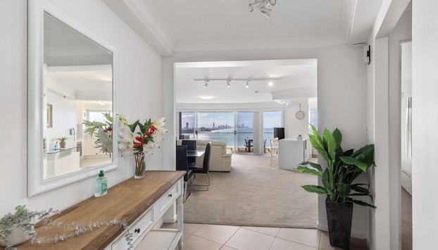 Burleigh Headland 2 Bedroom Stay, just a stones throw from the beach! - Foto 2, Entrada interior