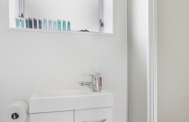 Bright 3-Bedroom Unit - WiFi & Parking - Photo 22