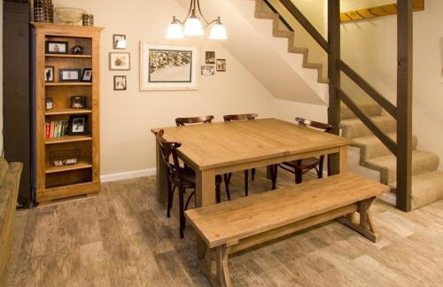 St Anton Wooded View 2-Bedroom Condos with Ski Lockers - Foto 25