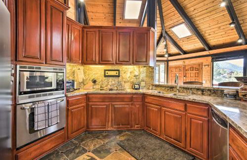 Cozy Grand Woodland Cabin with Mountain Views - Foto 11