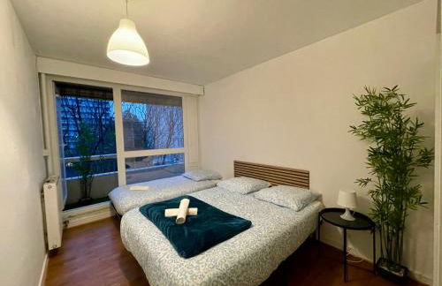 BnGo I Le Spacieux I 12 personnes, 5 chambres, 2 salle de bain, parking privé, WC séparé, Wifi - Foto 20