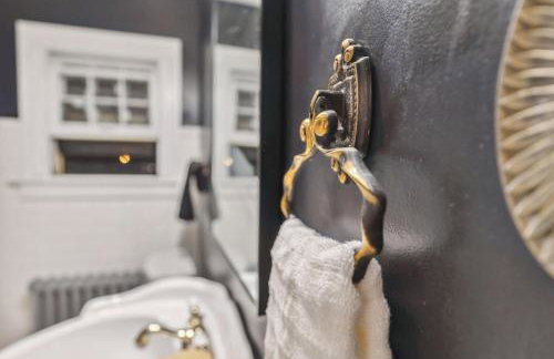 Steps to Edgewater - Sleeps 14 - Fun Game Room Retreat - Foto 53