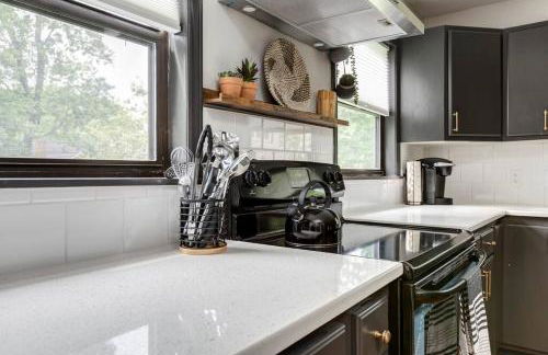 NEW - Modern Rustic Retreat Ardmore Chalet - Foto 34