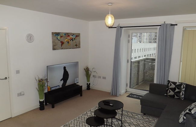 Charming 1-bed Apartment in Barking - Photo 1