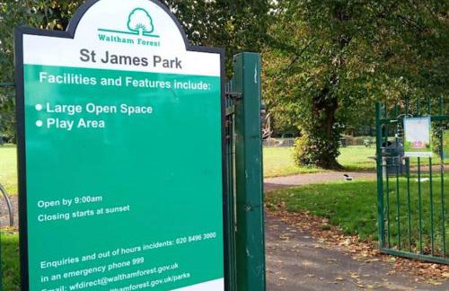 Modern Spacious 1 Bed Apartment with Free Parking in Trendy Inner London Suburb 15 mins walk to Victoria Line Underground then 20 mins to Oxford Street "West End of London" or 10 mins walk to Overground and 10 mins to London Liverpool St "City of London" - Foto 36