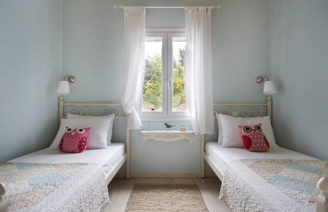 Cute Yellow Handmade House With Garden - Foto 3