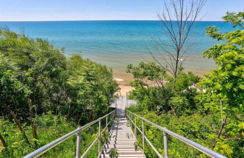 Spacious A-Frame with Lake Michigan Views & Hot Tub-Family Friendly - Foto 4