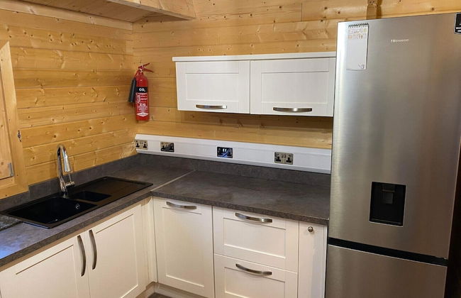 Inviting 2-bedroom Cabin in Ashton Under Hill - Foto 5