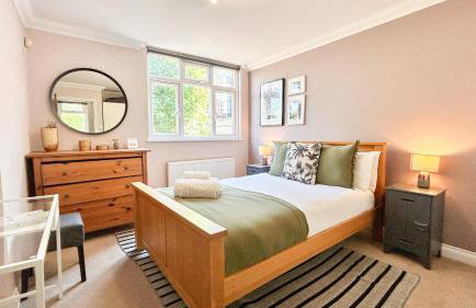 Lovely 4-Bedroom Kilburn Flat with Garden and Parking near Hampstead Heath, Abbey Road by Staylio London - Foto 4
