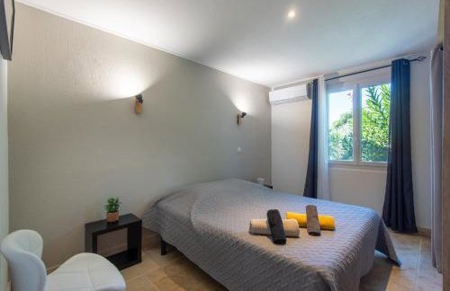 Villa l'ESTEL charme provençal, 15 pers, piscine privée & aire de jeux, au coeur du triange Arles-Avignon-Nîmes - Foto 22