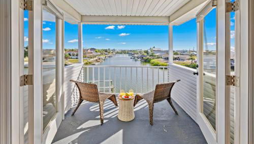 5 Bed3bath waterfront pool home with full gym, office, and heated pool! - Photo 2