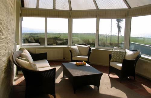 Beautiful spacious old schoolhouse with stunning sea views and beach nearby - Foto 8