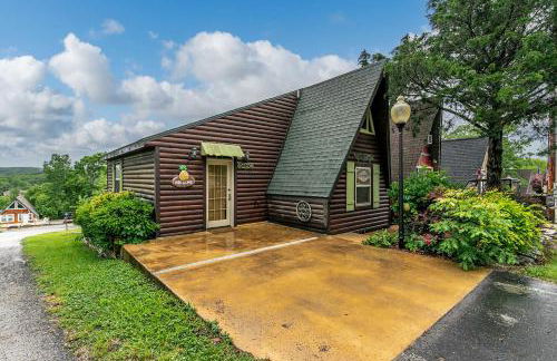 8 Mi to Dogwood Canyon Cozy Cabin with Deck - Foto 1