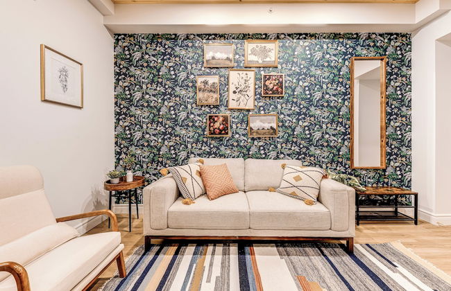 Historic Two Bedroom Facing Parliament - Photo 10