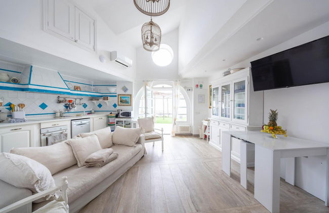 Luxury Villa Vittoria- Villa With Garden Swimming Pool and Jacuzzi Overlooking the sea - Foto 29