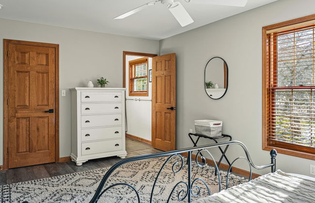 Laker s Pointe by Avantstay Lakefront Private Peninsula Hot Tub Game Room - Photo 34