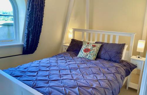 Windows over Stroud - 2BR Penthouse in Historic Building - Foto 20