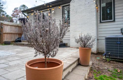 Tranquil Light-Filled Retreat 3BR Ranch - Photo 65