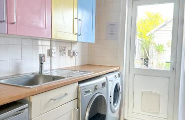 Modern Family Home near Reculver - Sleeps 8 - Pets Friendly! - Photo 8
