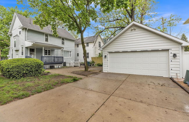 Unique Charmer: Outdoor Space & More Near Um 3 Bedroom Home by RedAwning - Foto 30