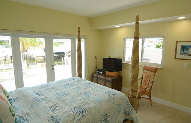 Beautiful Canal Front Home With Above Ground Pool, Dock And Fish Cleaning Station 4 Bedroom Home by RedAwning - Photo 5