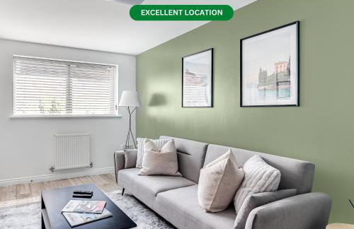 Stylish House with Driveway Parking, Self-Check-In, Fast WiFi and Smart TV by Yoko Property - Foto 1