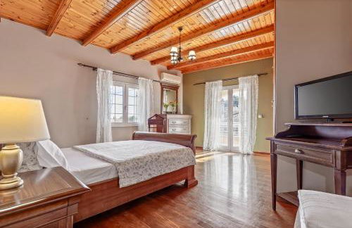 San Elias House - Photo 17